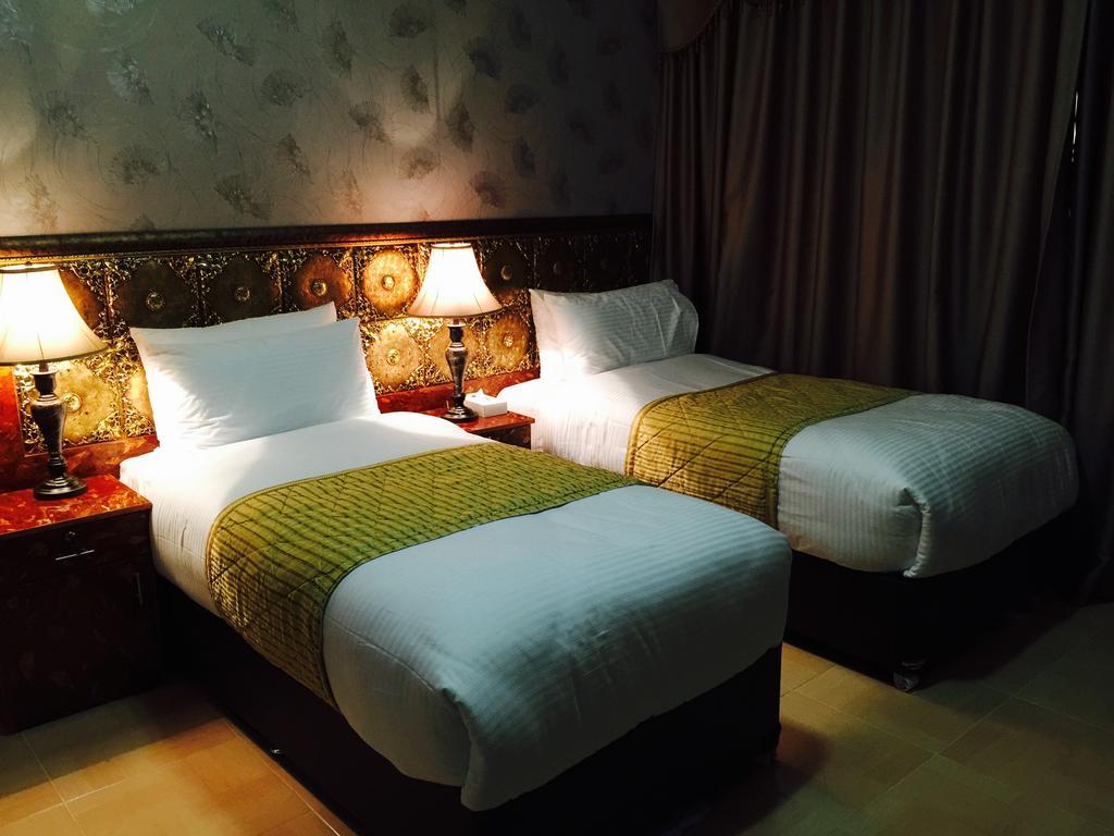 Aureate Aparthotel *